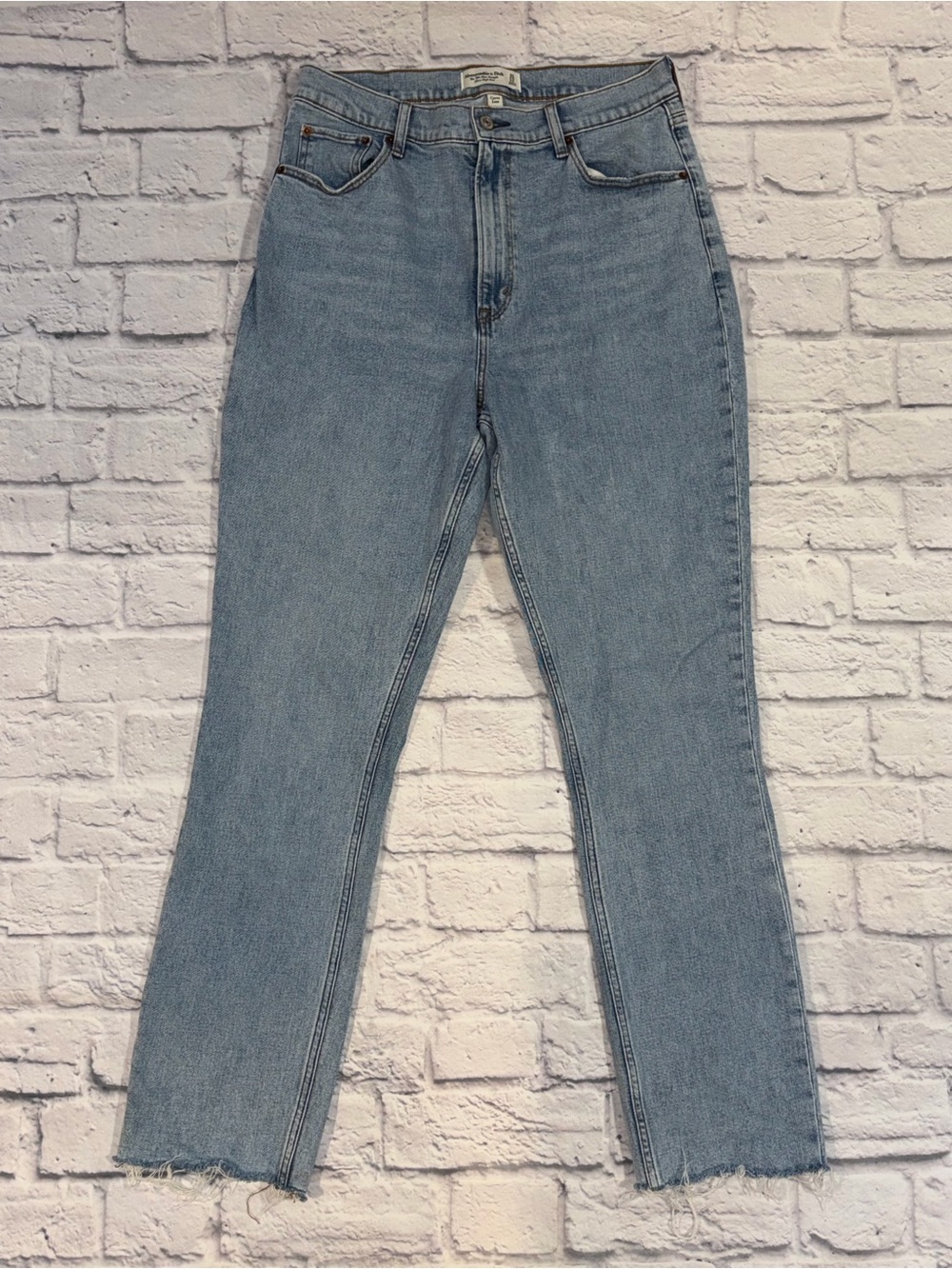 Abercrombie and Fitch 90s Slim Straight Ultra High Rise Jeans. Size 31(12)